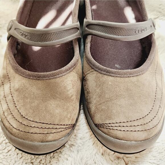 MARY JANE SUEDE BROWN CROCS SIZE 9 - Picture 8 of 10